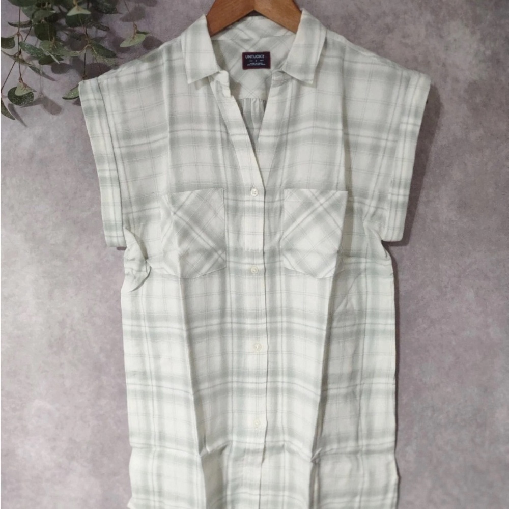 UNTUCKit White Plaid Button-Up Shirt